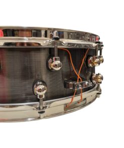 caixa-pearl-14x5-signature-dennis-chambers-casco-em-aluminio-black-nickel-e-12-afinacoes-seminova4