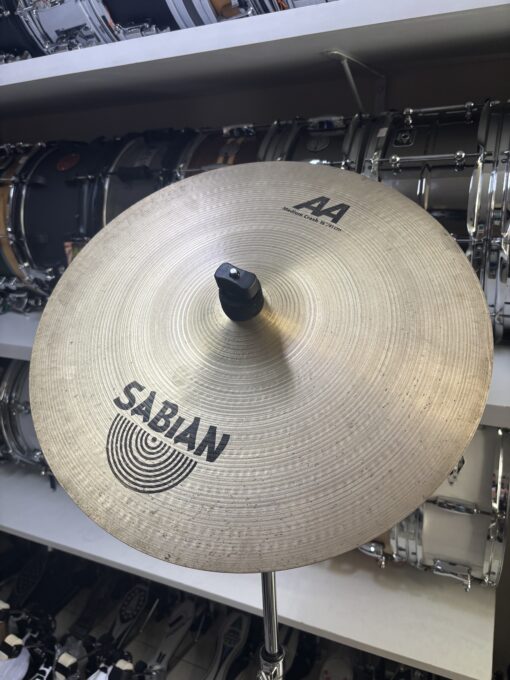 Sabian AA Medium Crash 16” (Semi Novo)